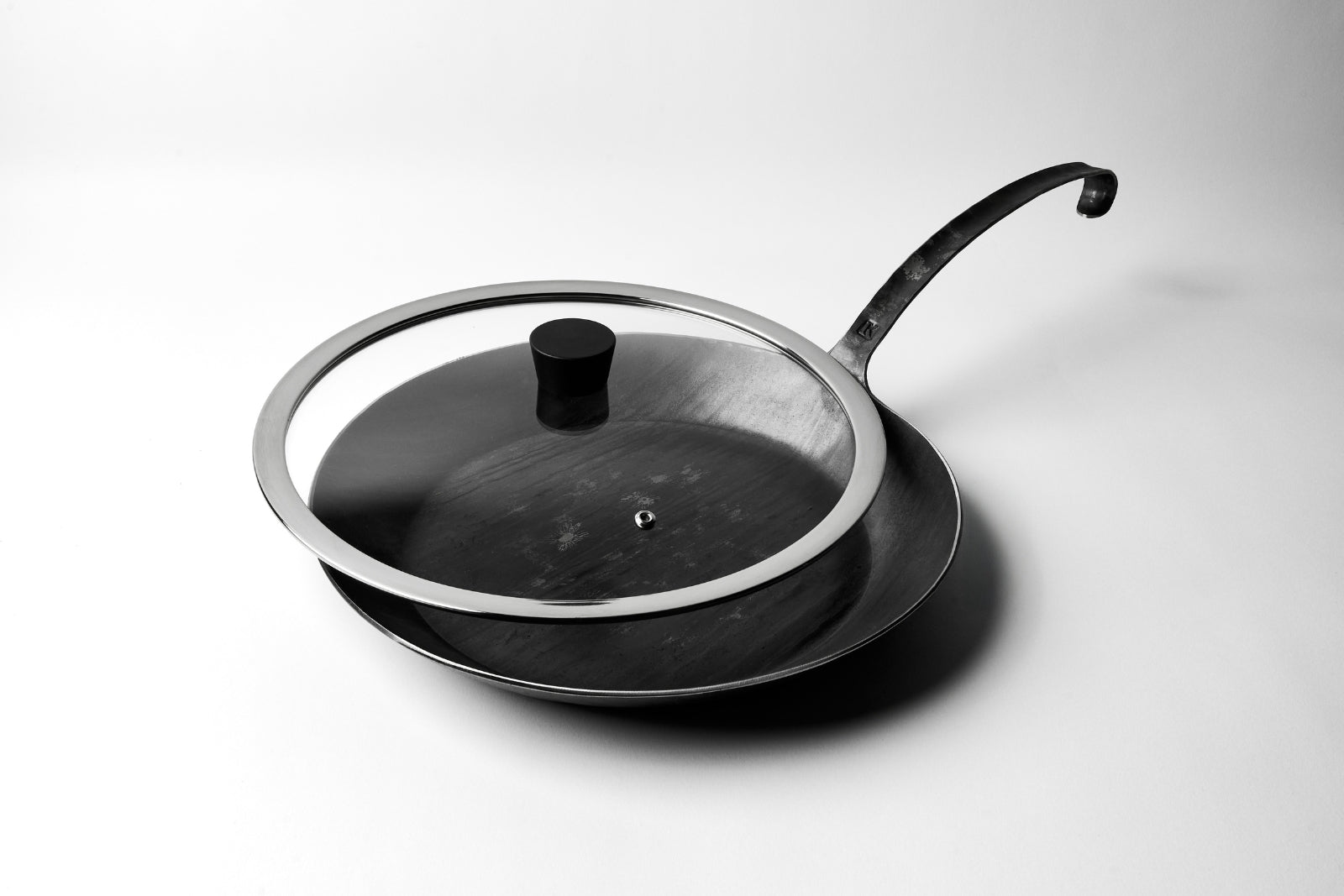 Waidler pan with handle