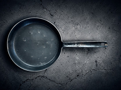 Waidler pan with handle